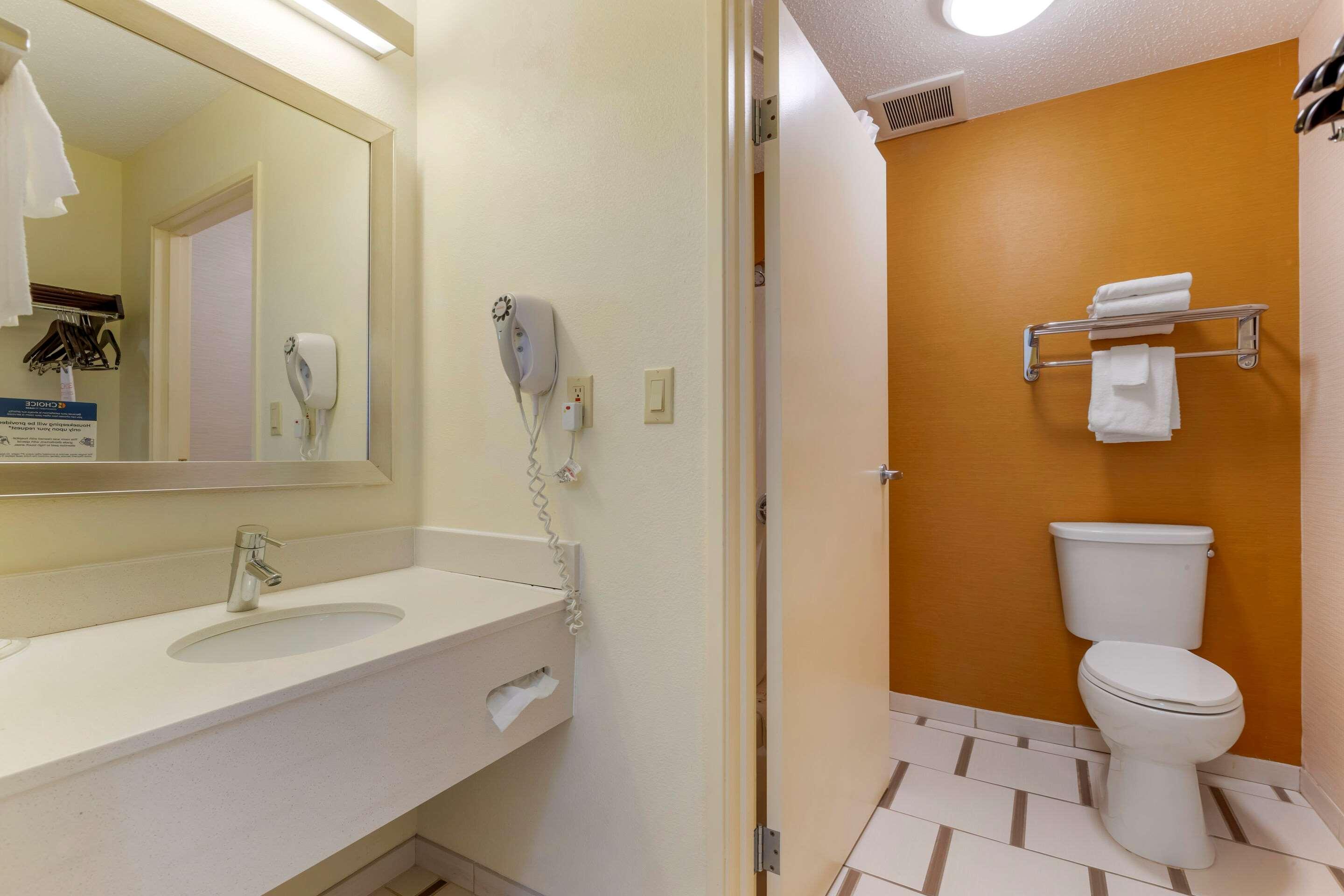 Quality Inn & Suites Keokuk North Buitenkant foto