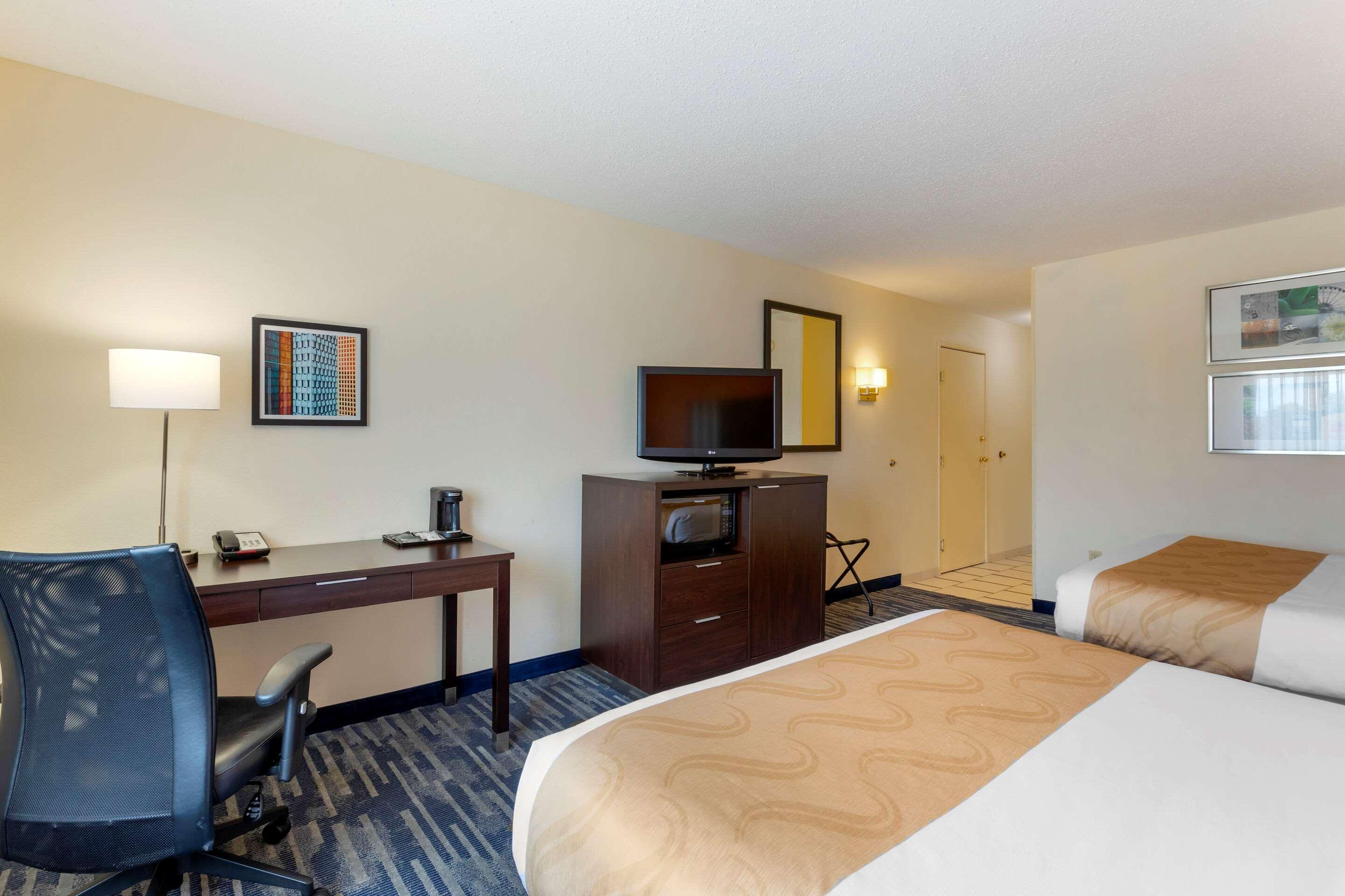 Quality Inn & Suites Keokuk North Buitenkant foto